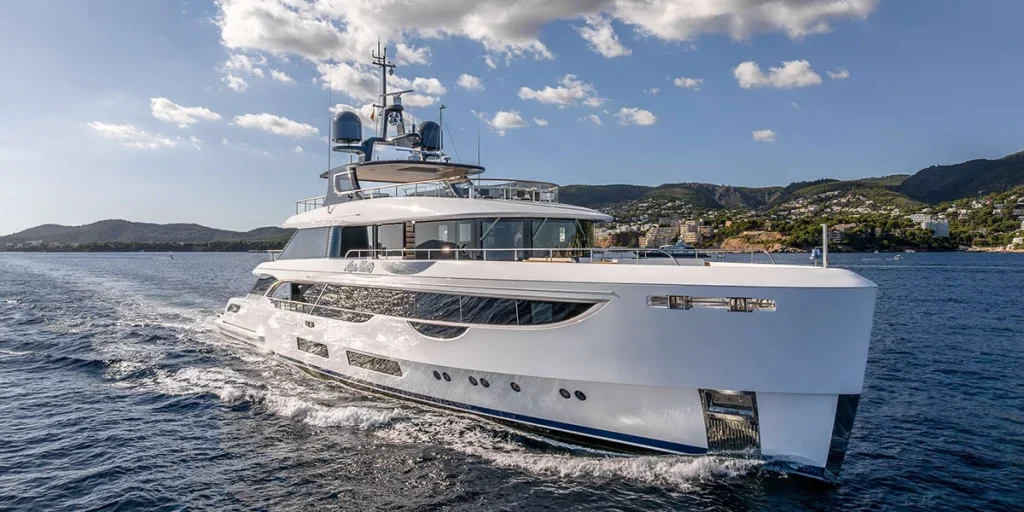 ALPHA WAVES Luxury Charter Yacht Benetti Oasis 40M