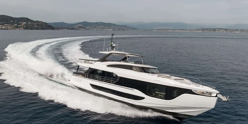 VIVA II Luxury Yacht Charter Azimut Grande 26m Crussing in speed
